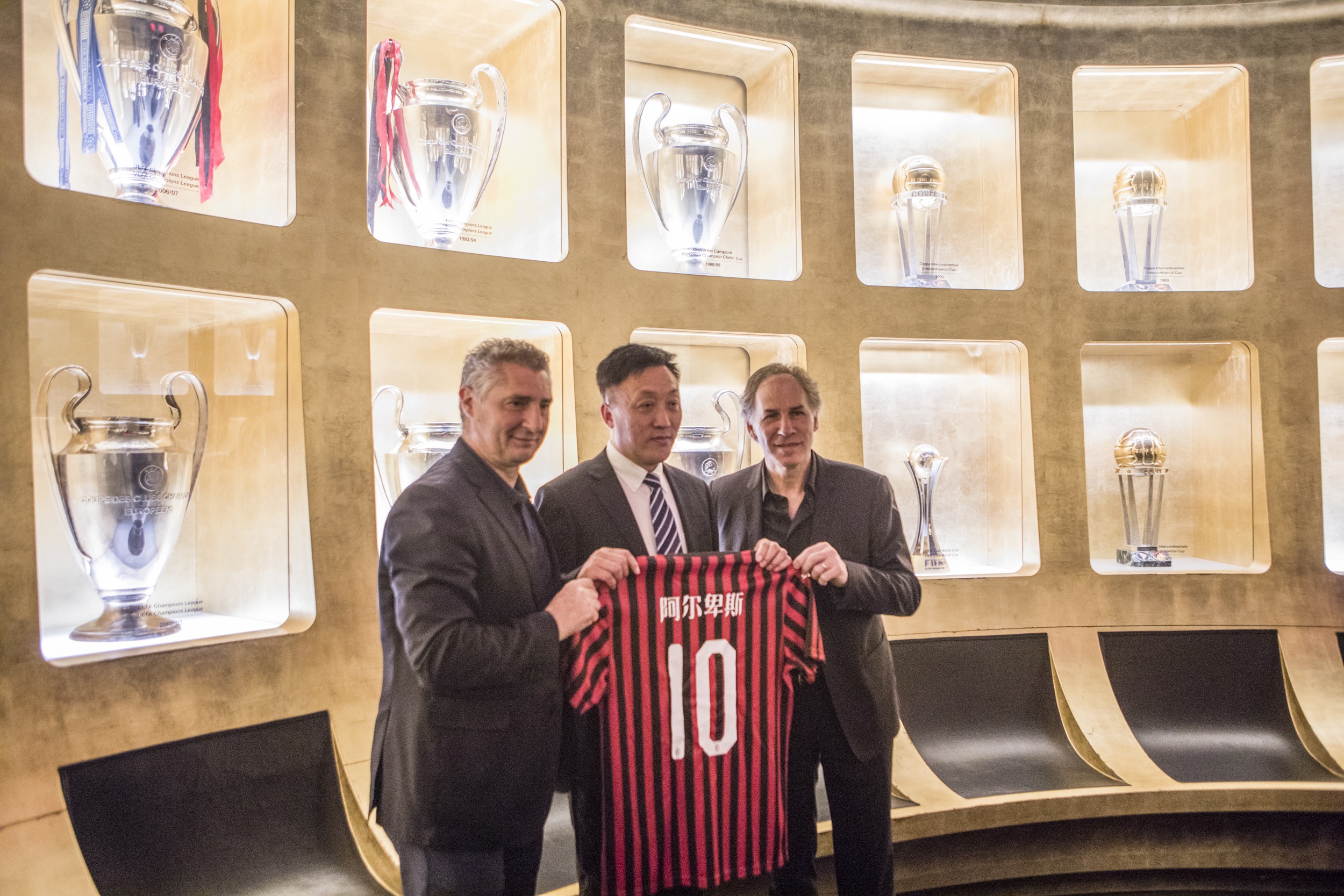 小蜘蛛：我是个好胜的人；巴黎和巴萨的兴趣？赛季结束再说吧