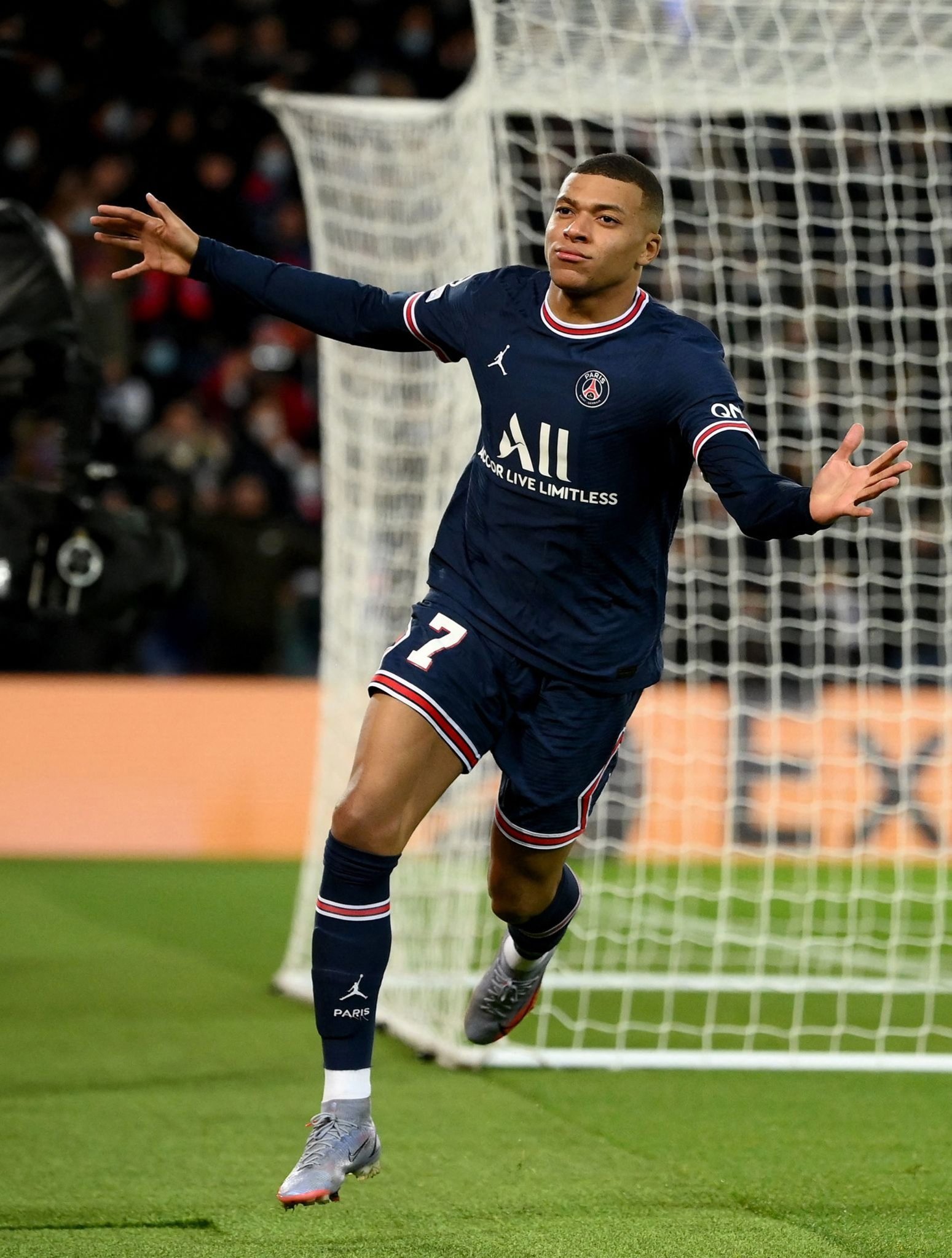 湖人本赛季输掉的7场比赛最少一场输10分，场均输17.7分