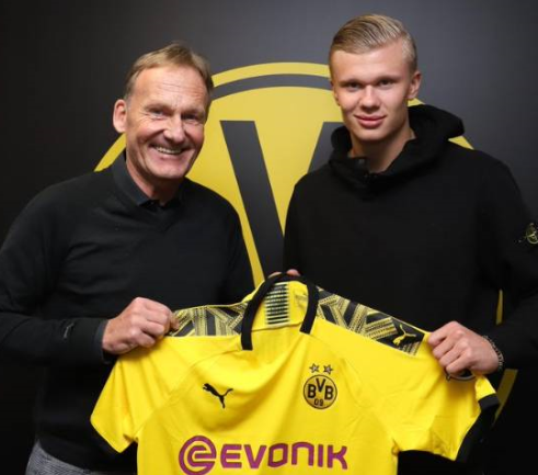 杜兰特关键三分点燃全场