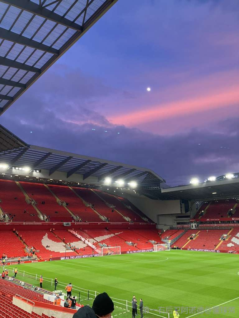 布莱顿球员三笘薰与日本战犯合影引发争议，俱乐部致歉未提菲律宾球迷，引发不满。